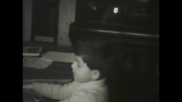 Lavinio Italia Diciembre 1968 Imágenes Nostálgicas Década 1960 Con Niño — Vídeos de Stock