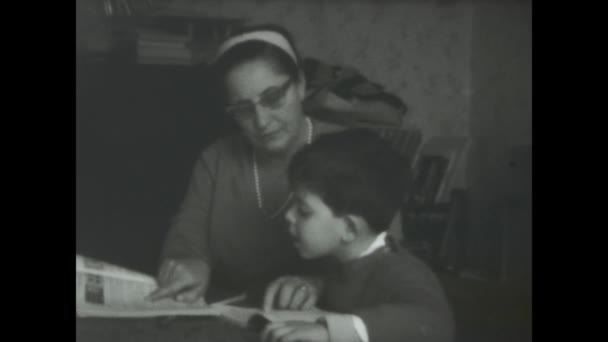 Lavinio Italy December 1968 Black White Footage Child 1960S Focused — Stock Video