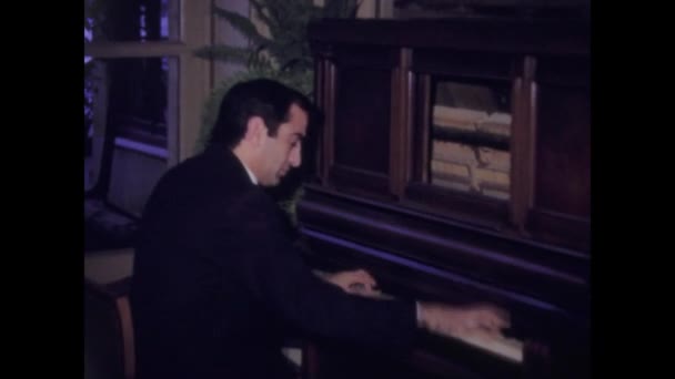 Palermo Itália Maio 1979 Filmagem Vintage Homem Habilmente Tocando Piano — Vídeo de Stock