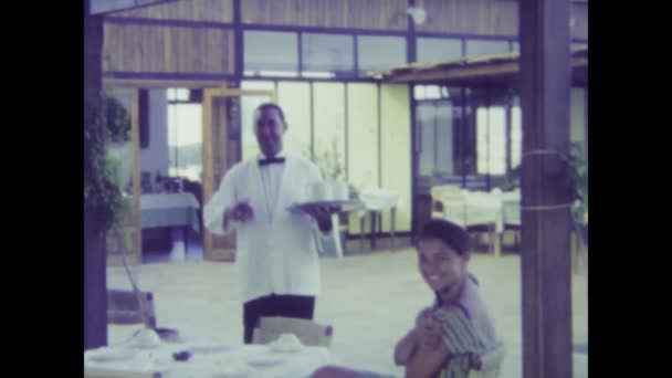 Monako Monako Prensliği Haziran 1972 1970 Lerden Bir Garson Kızı — Stok video
