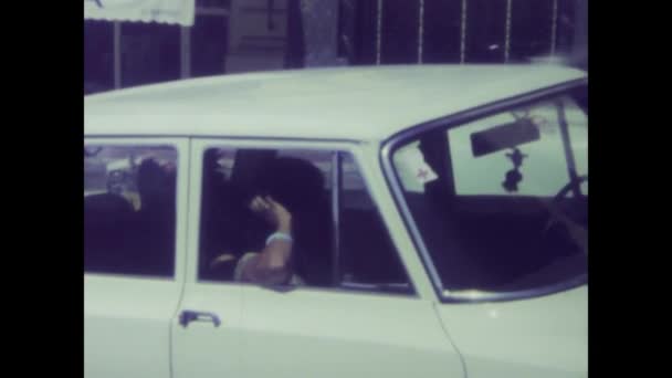 1972年6月のモナコ公国 ロードトリップアドベンチャーの女性の懐かしい思い出を捉えた1970年代の映像 — ストック動画
