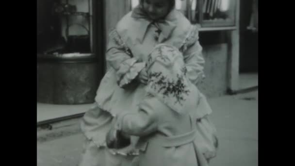 Rome Italy June 1958 Vintage 1950S Footage Captures Heartwarming Family — Stock Video