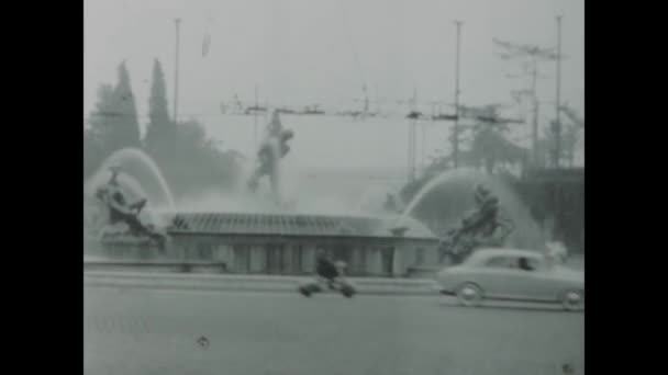 Roma Talya Haziran 1958 Çeşmeli Hareketli Trafiği Olan 1950 Lerin — Stok video