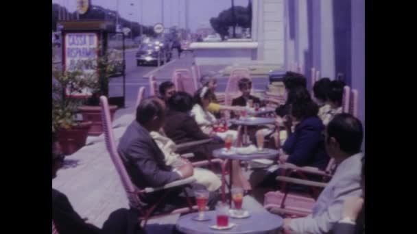 Terni Italia Giugno 1970 Riprese Degli Anni Caffè Strada Affollati — Video Stock