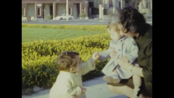 Рим Італія Червень 1970 Кадри 1970 Захоплюють Люблячі Зовнішні Сімейні — стокове відео