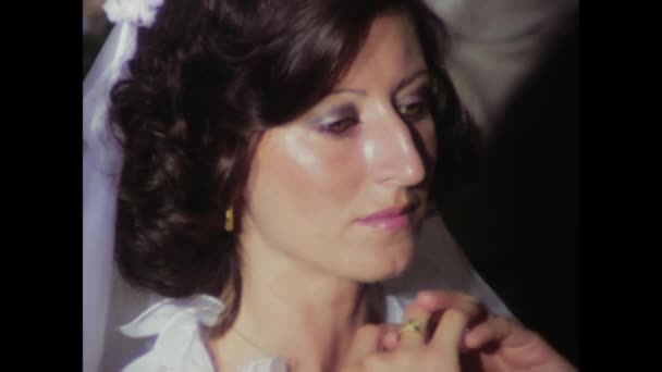 1978年6月 意大利巴勒莫 20世纪70年代的影像记录了教堂婚礼的迷人场景 — 图库视频影像