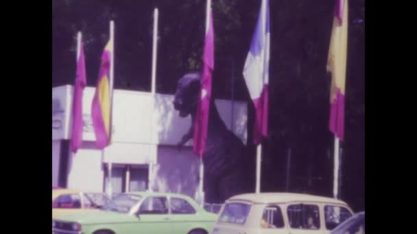 1978年6月 ドイツのソネンブール トラムランド レジャー アミューズメント パークでの活気あふれる1970年代の歴史的映像 — ストック動画