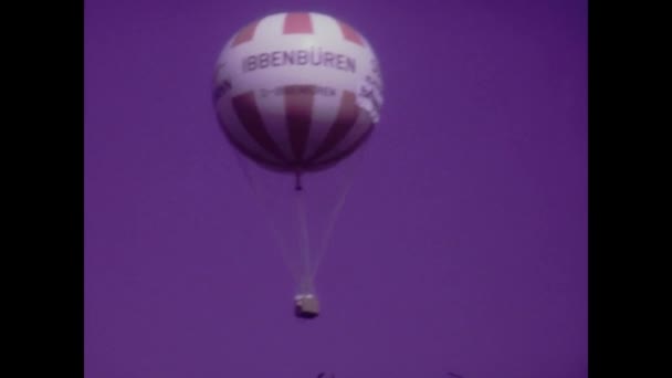 Řím Itálie Květen 1970 Letošní Záběry Horkovzdušného Balónu Elegantně Stoupajícího — Stock video