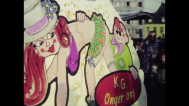 1974年5月 ドイツのヘルメスをテーマにしたカーニバルパレードのヴィンテージ映像 — ストック動画