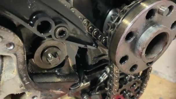 Autó Motorvezérlő Láncának Közelsége Karbonmaradványokkal Körülzárt Szennyezett — Stock videók