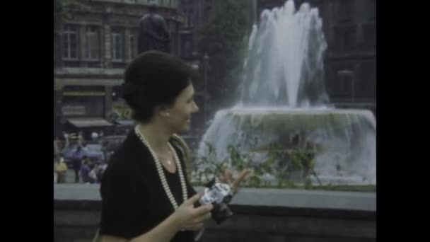 1975년 도시의 매력을 관광객과 런던의 장면과 전망을 빈티지 1975 동영상 — 비디오