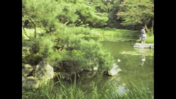 日本京都可能是1975年 20世纪70年代的历史镜头 展示了京都宁静的海安神龛 文化遗产的象征 — 图库视频影像
