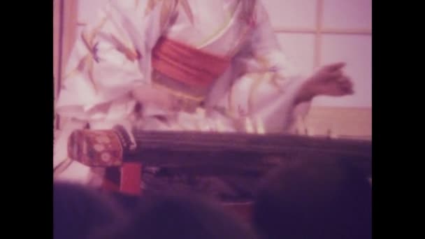 Tokio Japón Mayo 1975 Metraje 1970 Una Actuación Tradicional Geisha — Vídeos de Stock