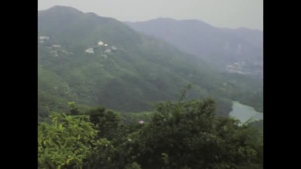 유카와 1975년 일본의 굴러가는 언덕과 풍경의 자연스러운 아름다움을 특징으로 1970년대의 — 비디오