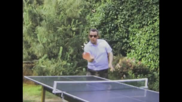 Berlín Německo 1972 Video Muže Který Energicky Hraje Ping Pong — Stock video