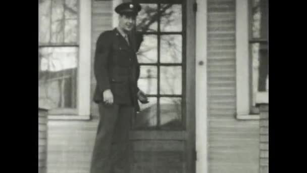 Chicago United States December 1949 Officer Uniform Exits House 1940S — Stock Video