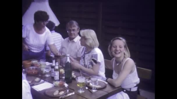Krumpendorf Wrthersee Österrike Juni 1975 Denna Video Visar Grupp Människor — Stockvideo