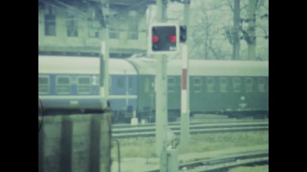 Відень Австрія Травень 1975 Вінтажні Кадри Захоплюють Поїзди Рухаються Різними — стокове відео
