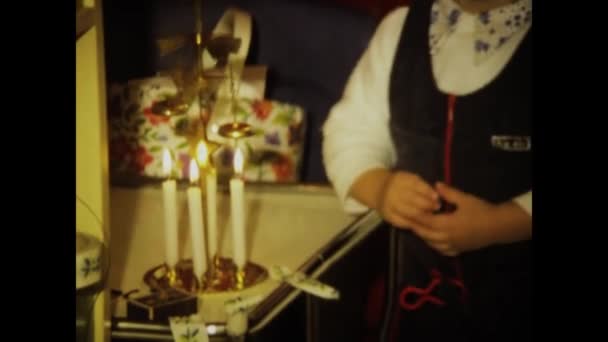 Viyana Avusturya Mayıs 1975 1970 Lerde Evde Noel Kutlayan Çocukları — Stok video