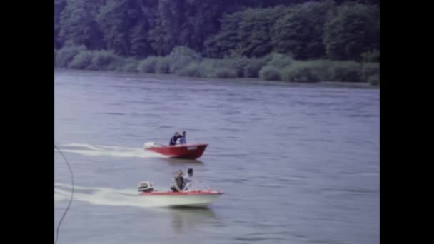1975年5月 奥地利维也纳 1970年代沿著维也纳水道的河流巡航的古老镜头 — 图库视频影像