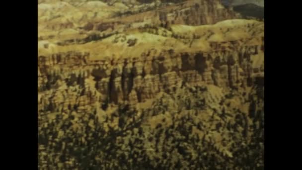 1975년 70년대 브라이스 캐니언 국립공원의 빈티지 시대를 초월한 아름다움을 보여주는 — 비디오