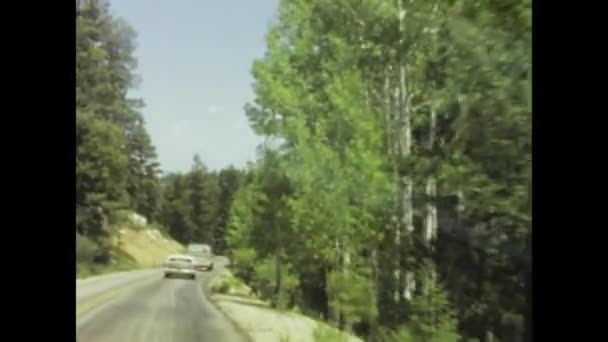 1975 1970 그랜드 캐년을 고속도로 자동차 여행의 동영상 풍경과 빈티지 — 비디오