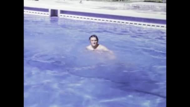 Fort France Martinica Junho 1975 Vintage 70S Filmagens Nadadores Desfrutando — Vídeo de Stock