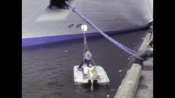 委内瑞拉加拉加斯 1975年6月 展示1970年代船舶维修活动的老式录像 重点介绍航运业的做法 — 图库视频影像