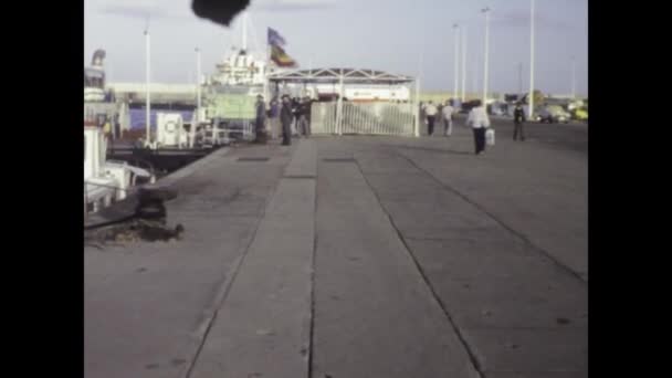 委内瑞拉加拉加斯 1975年6月 20世纪70年代捕捉繁忙的加拉加斯港口的影像 展示海上活动和船只 — 图库视频影像