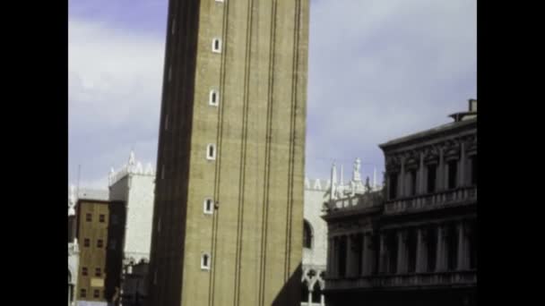 Veneția Italia Iunie 1975 Imagini Epocă Emblematicul San Marco Campanile — Videoclip de stoc