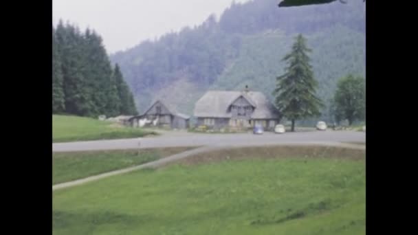 1975年6月 ドイツのティティシュ湖 1970年代のドイツの村の日常生活を垣間見る — ストック動画