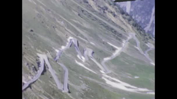 Нойхаузен Рейнфалл Швейцария Июнь 1975 Винтажные Кадры Демонстрирующие Горнолыжные Склоны — стоковое видео
