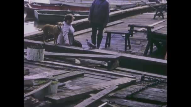 ไมอาม สหร ฐอเมร พฤษภาคม 1975 งคนหน งชอบเวลาอย ยงบนท าเร อเก — วีดีโอสต็อก