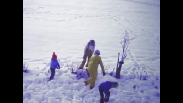 Dolomity Włochy Styczeń 1978 Rodzinne Wspomnienia Śnieżnych Wakacjach Dolomitach Spojrzenie — Wideo stockowe