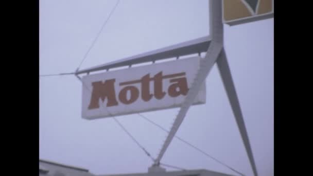意大利罗马可能是1975年至1970年代的一个意大利公路服务区 有一家Motta餐厅 记录了当地的旅游文化 — 图库视频影像