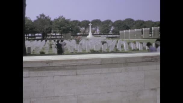 1975年かもしれないイタリアのカッシーノ 1970年代のカッシーノのコモンウェルス戦争墓地の映像 第二次世界大戦の影響を厳粛に思い出させる — ストック動画