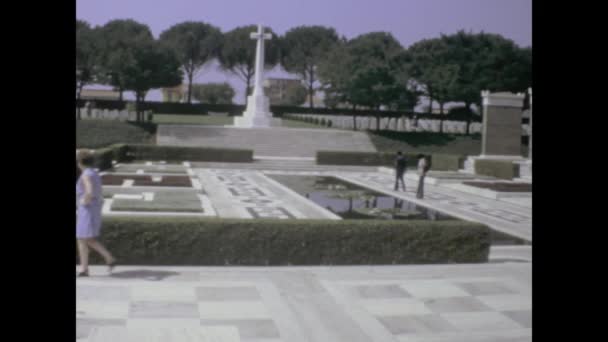 意大利卡西诺 Cassino 可能在1975年至1970年代拍摄了卡西诺联邦战争公墓 Commonwealth War Cemetery 的镜头 这严肃地提醒人们二战的影响 — 图库视频影像