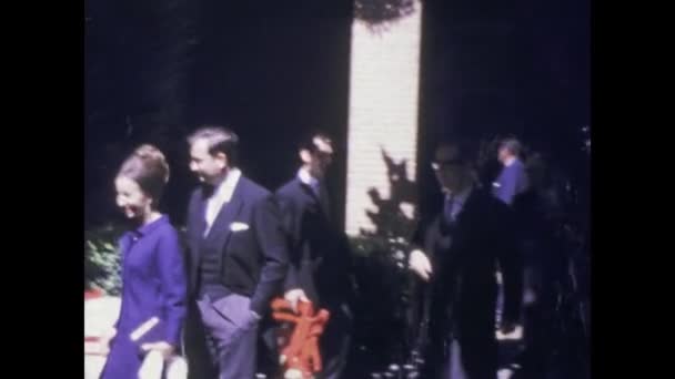 Париж Франция Май 1975 Запись Свадьбы 1970 Годов Отражающая Вечные — стоковое видео