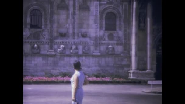 レオン スペイン 1975年 ヴィンテージ70年代の歴史的なバシリカデサンイシドロ レオン その時代を超えた建築美しさをキャプチャ — ストック動画