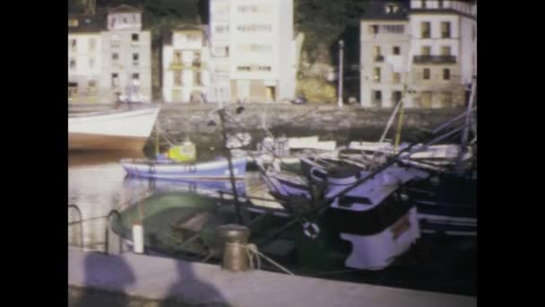 Leon Spagna Maggio 1975 Riprese Epoca Barche Colorate Piccolo Porto — Video Stock
