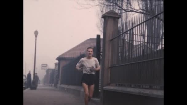 Paris Frankreich Mai 1959 Historische Aufnahmen Von Marathonläufern Zwischen Paris — Stockvideo