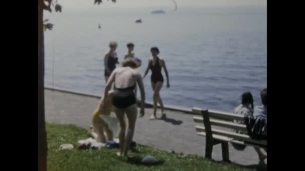 Lago Garda Italia Giugno 1965 Riprese Vintage Anni Donne Vacanza — Video Stock