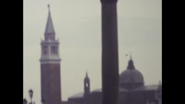 1975年6月 意大利威尼斯 展示威尼斯迷人风景和小巷的70年代老式镜头 捕捉了这座城市永恒的魅力 — 图库视频影像