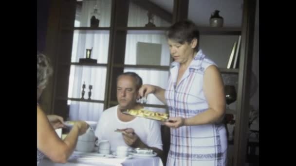 Schallaburgh Austria June 1978 Vintage Footage Seniors Enjoying Meal Together — Stock Video