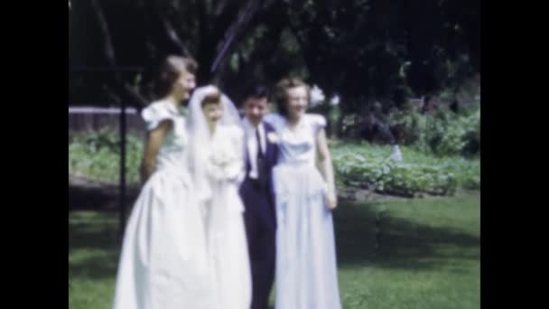 美国芝加哥 1955年6月 真实的50年代镜头记录了一个经典的美国婚礼的欢乐和风格 — 图库视频影像