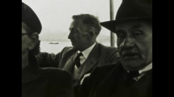 Dublin Rlanda 1955 Yaşlı Aile Üyelerinin Anılarını Paylaşırken Çekilmiş Yılların — Stok video
