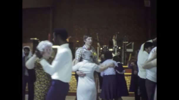 Parigi Francia Maggio 1975 Gioia Post Cena Mentre Persone Ballano — Video Stock