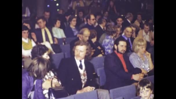Paris Fransa 1975 Halka Açık Bir Tiyatroda 1970 Lerin Büyüleyici — Stok video