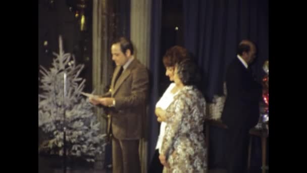 Paris Frankreich Mai 1975 Premiere Einer Weihnachtsshow Öffentlichen Theater Der — Stockvideo