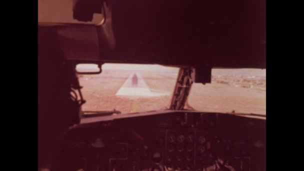 Fuerteventura España Junio 1975 Imágenes Vintage Piloto Aterrizando Avión Visto — Vídeo de stock